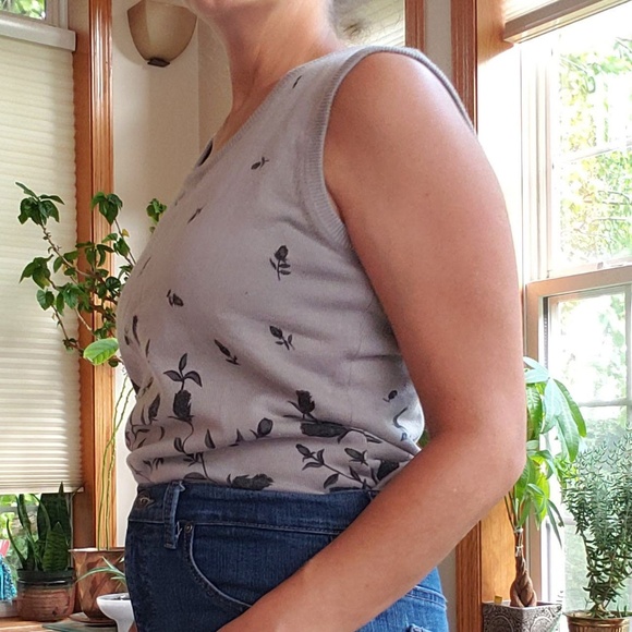 Grey Flower Print Sweater Vest - Picture 3 of 6